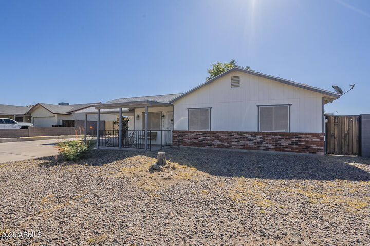 Property Photo: 643 N 92nd Place AZ 85207
