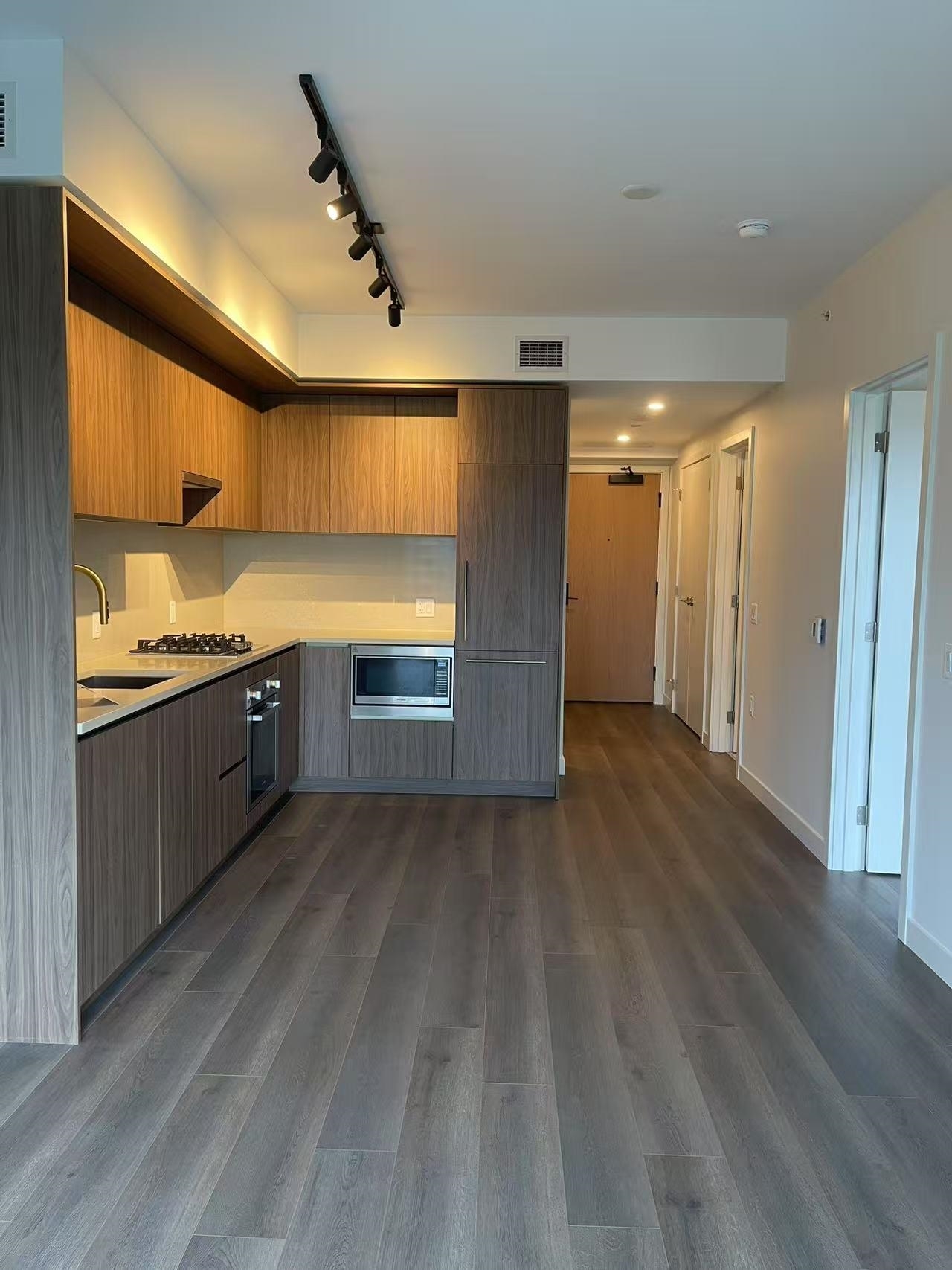 Property Photo:  5987 Wilson Avenue 1305  BC V5H 0L7 