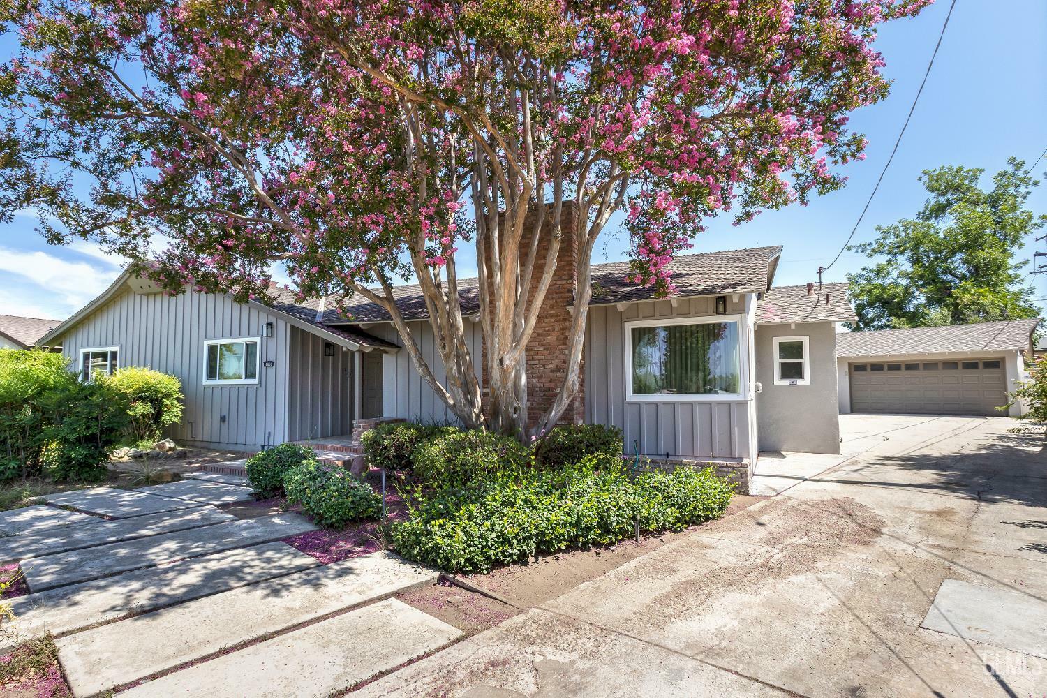 Property Photo: 1830 Chevy Chase Way CA 93306