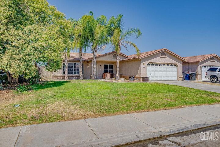 Property Photo:  1043 Moscato Street  CA 93250 