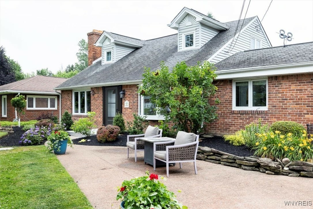 Property Photo: 4995 Meadowbrook Road NY 14221