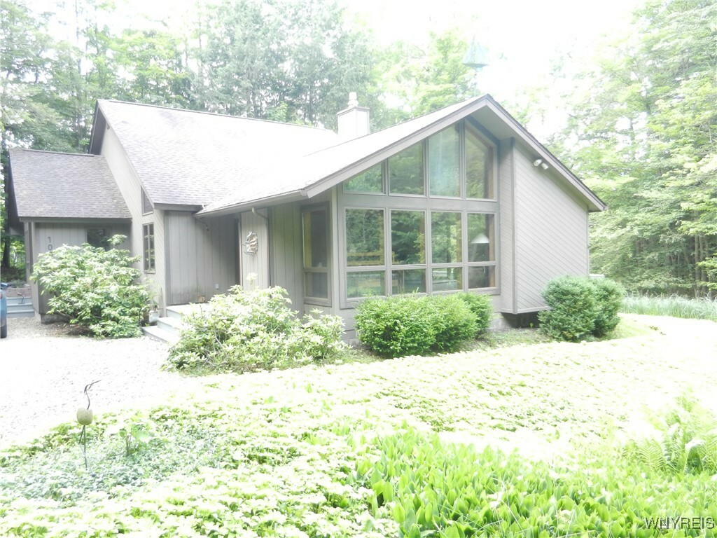Property Photo: 109 Pine Run NY 14069