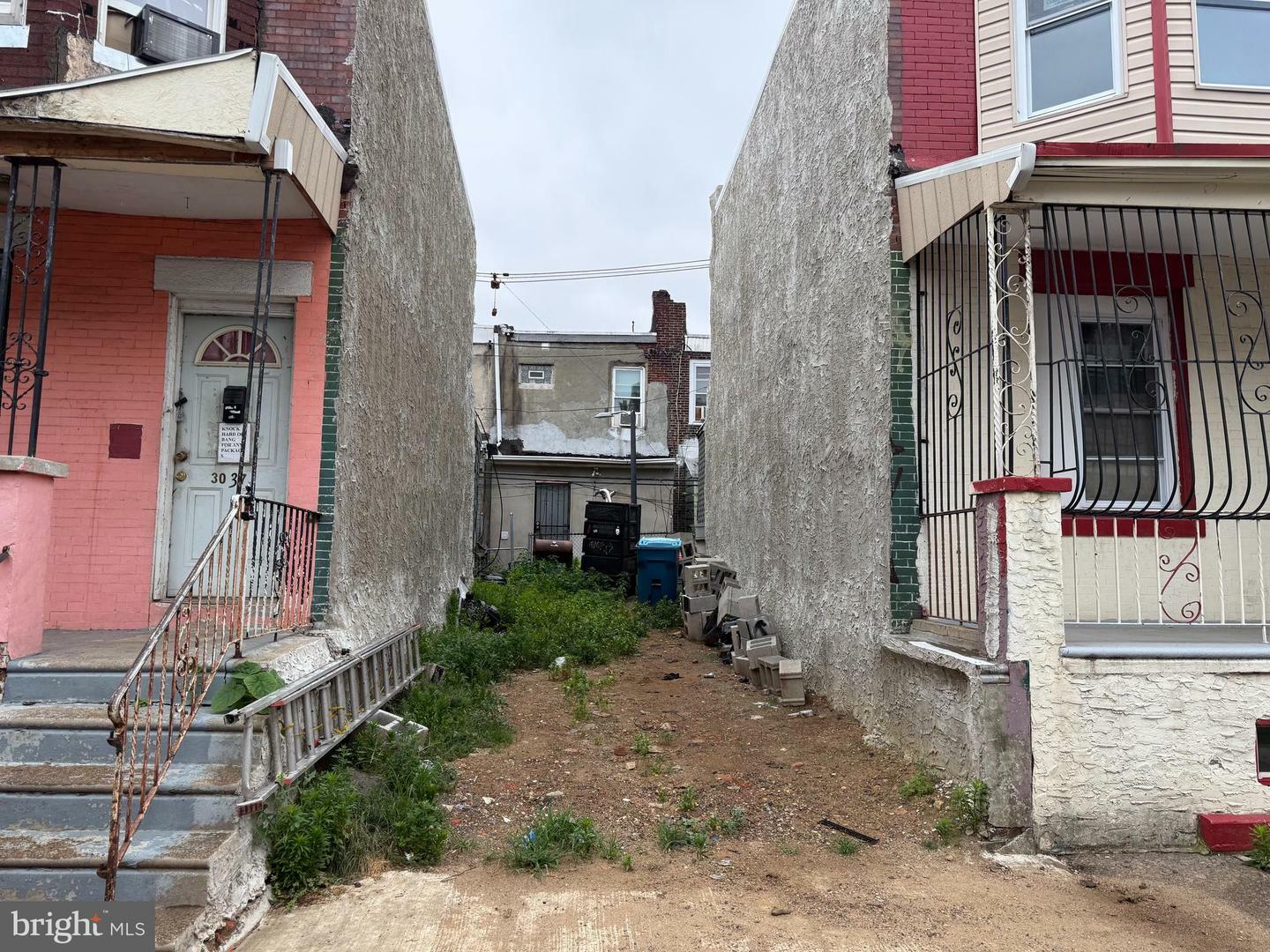 Property Photo:  3035 N Water Street  PA 19134 