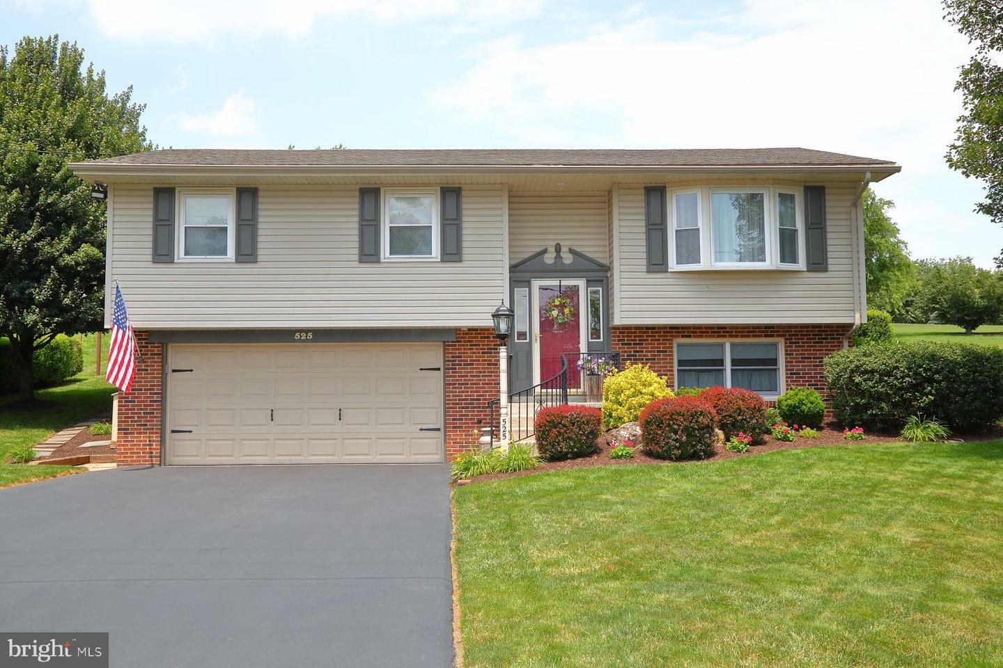 525 Terrace Avenue  Mount Joy PA 17552 photo