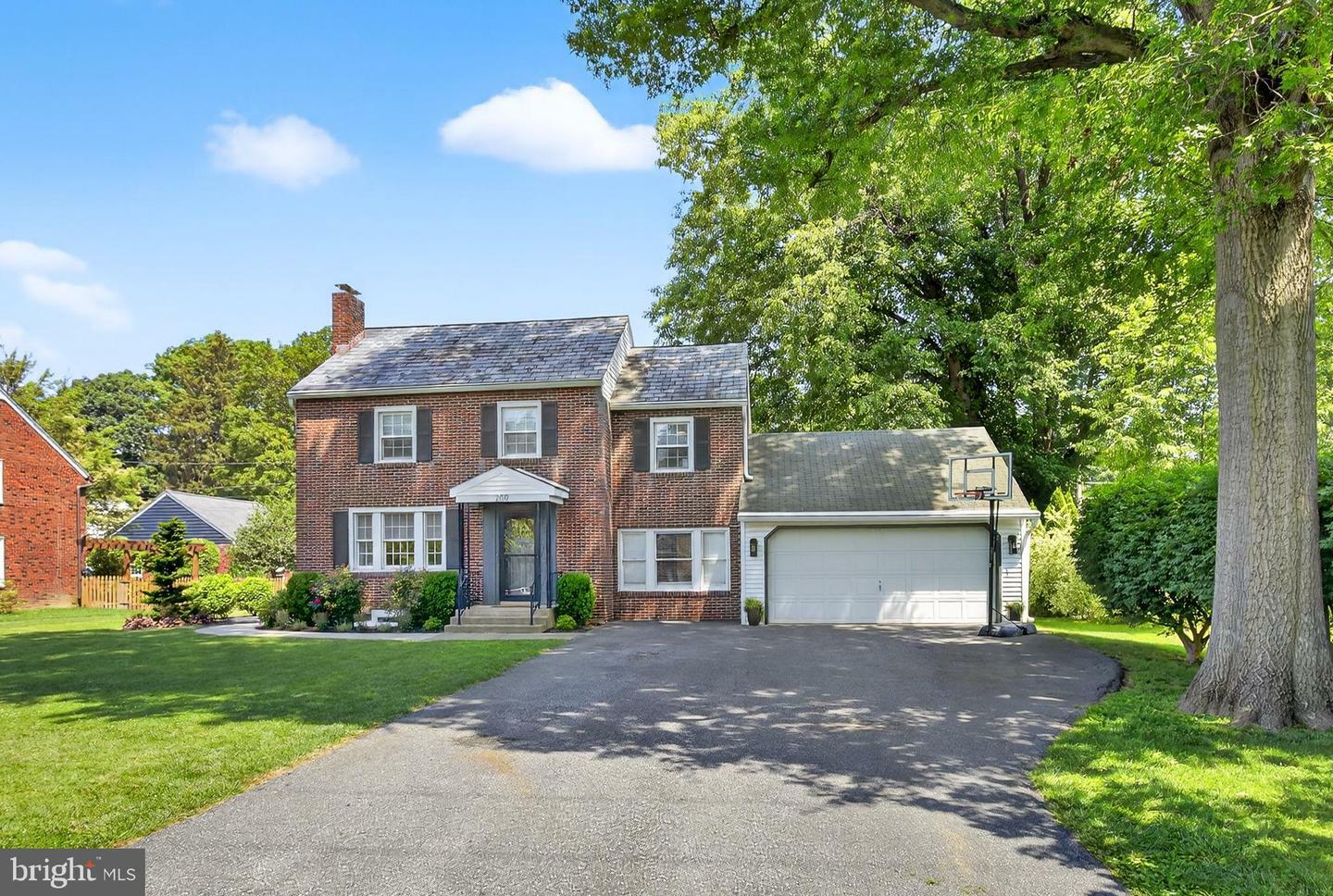Property Photo: 209 E Roseville Road PA 17601