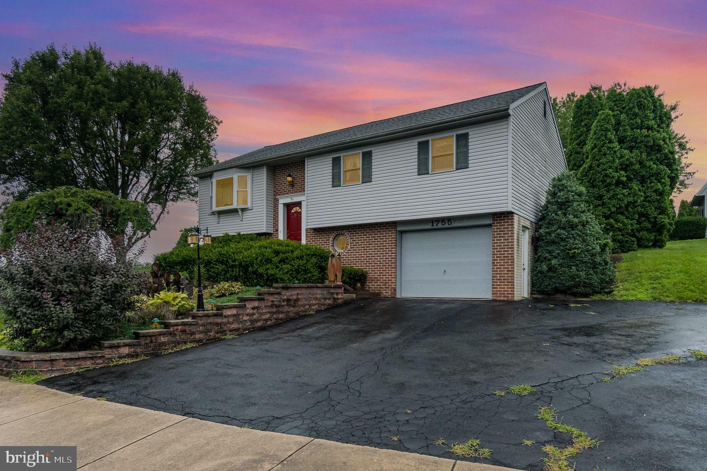 Property Photo:  1755 Southport Drive  PA 17603 