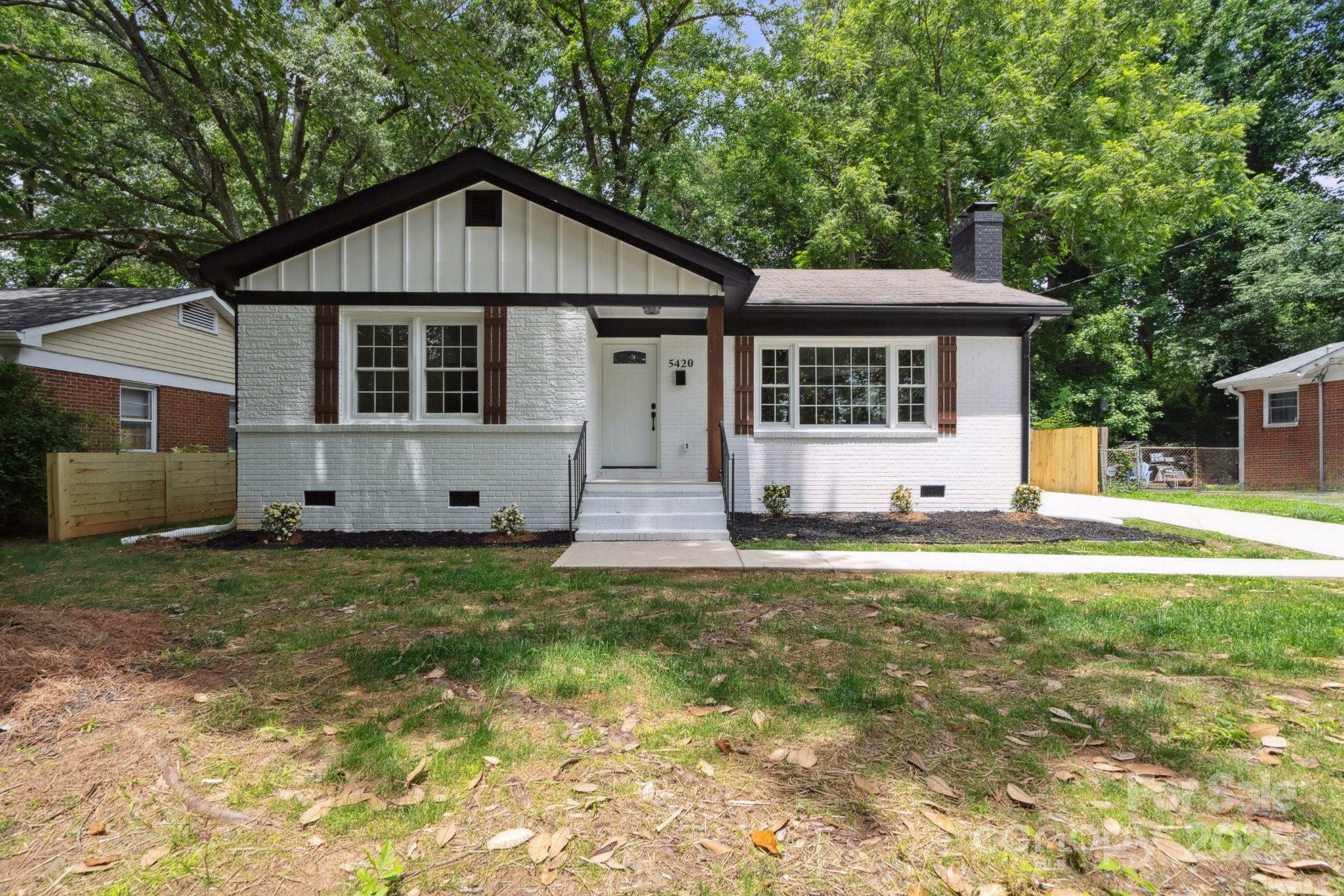 Property Photo: 5420 Gwynne Avenue NC 28205