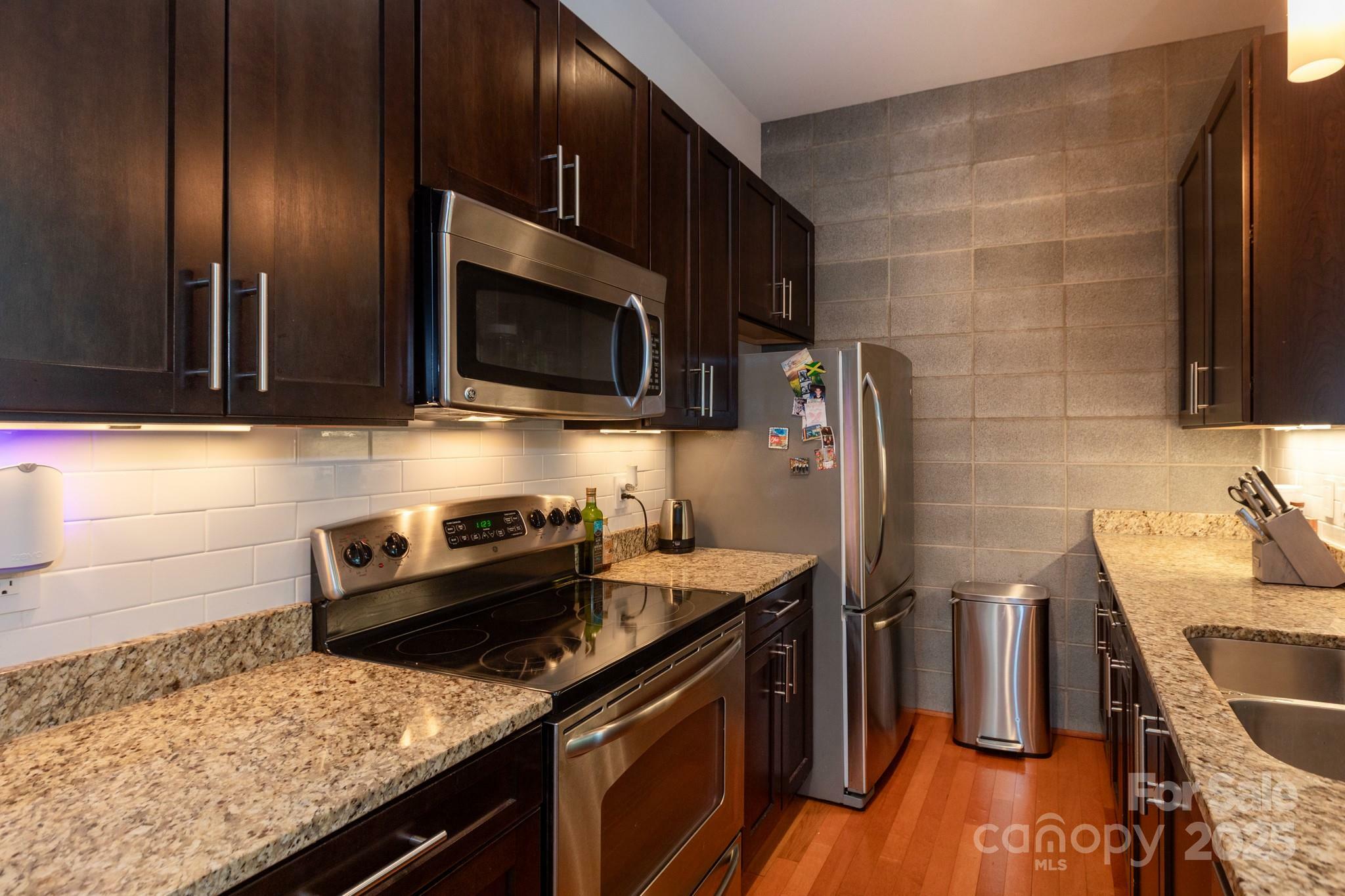Property Photo: 2116 McClintock Road 122 NC 28205