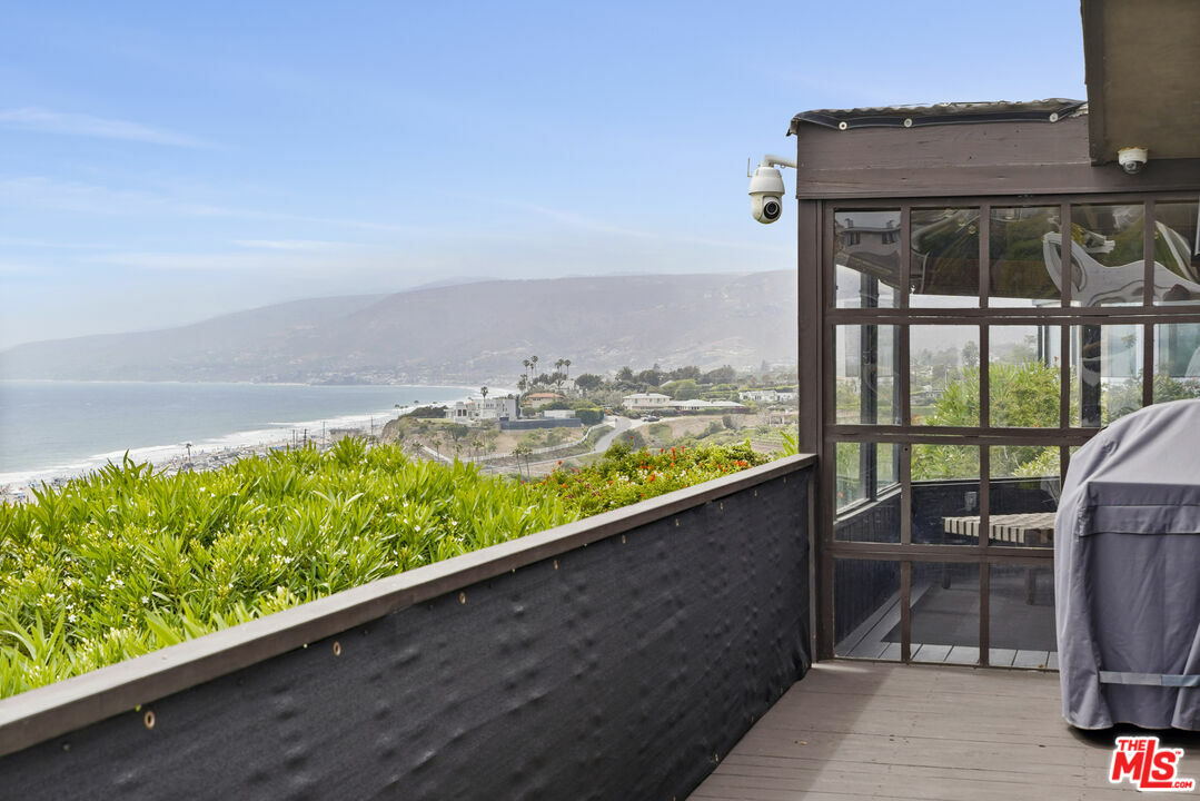 Property Photo: 29500 Heathercliff CA 90265