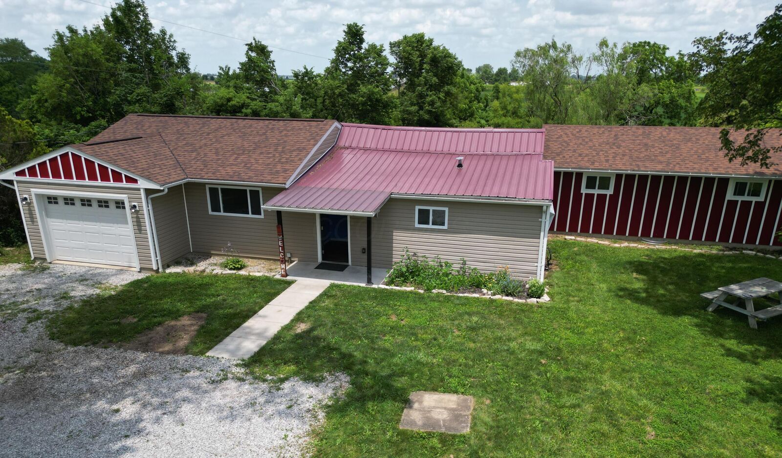 Property Photo: 14165 Yankeetown Chenoweth Road OH 43143