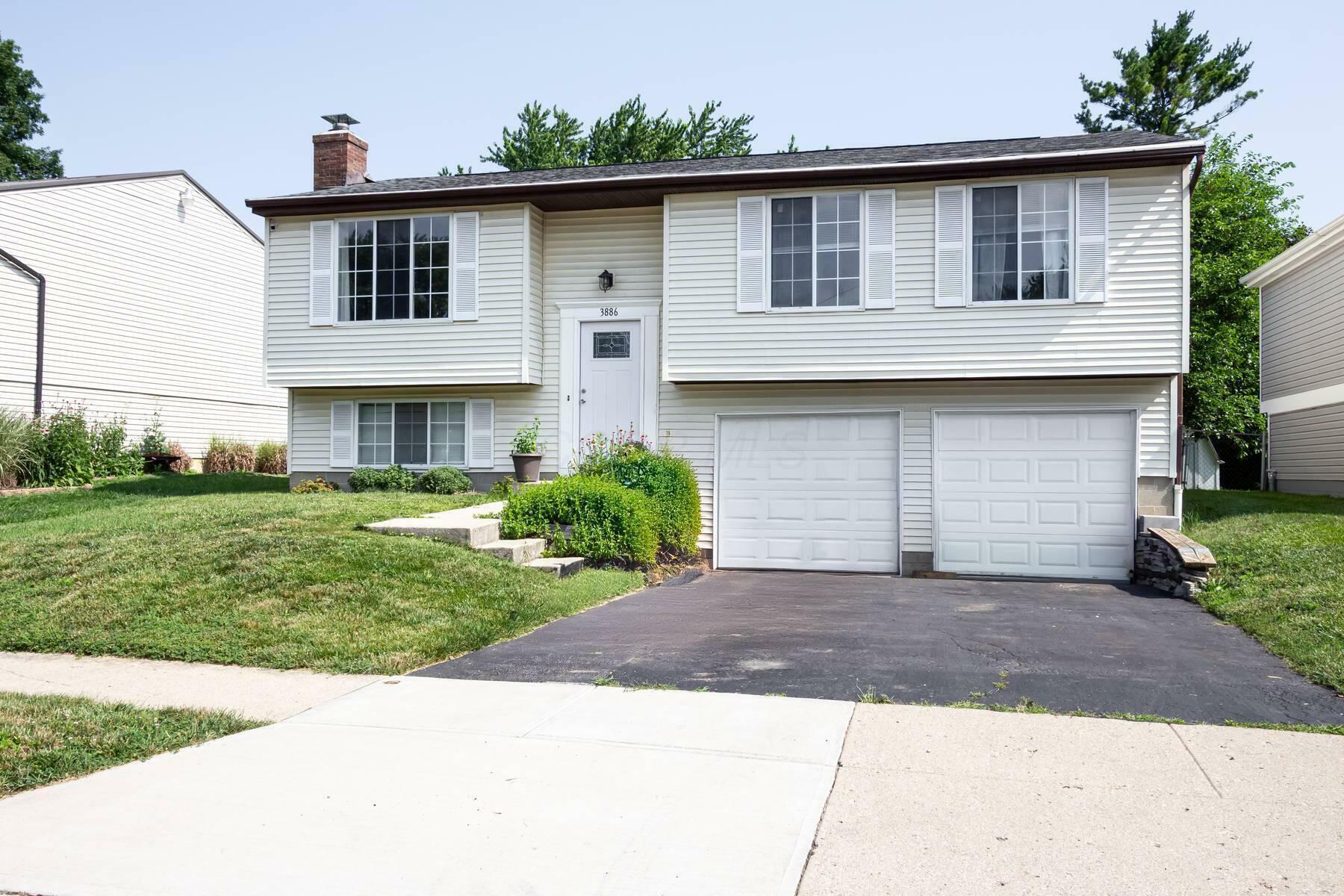 Property Photo: 3886 Farm Brook Lane OH 43204