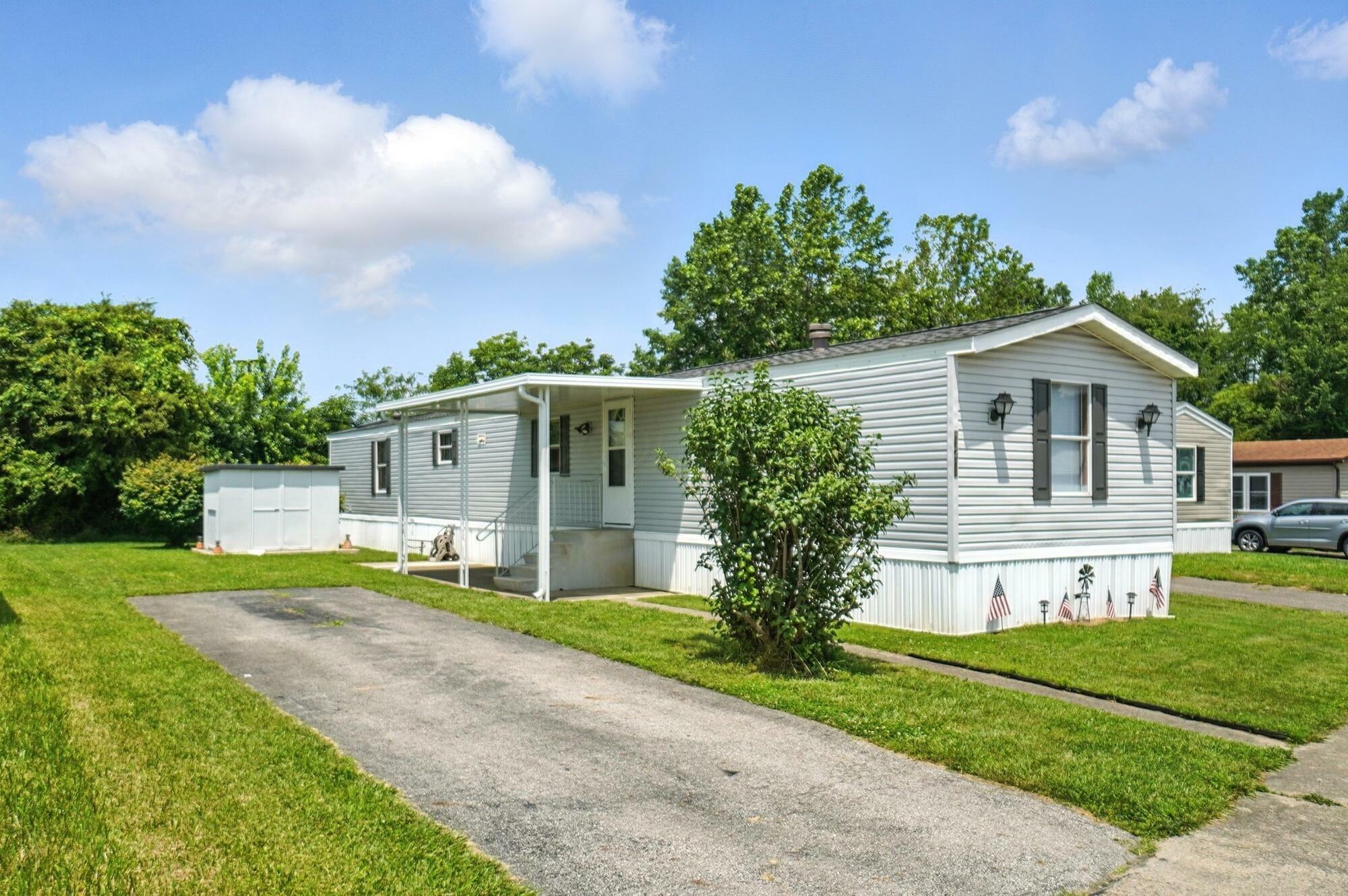 Property Photo: 121 Greenbriar W Lane OH 43025