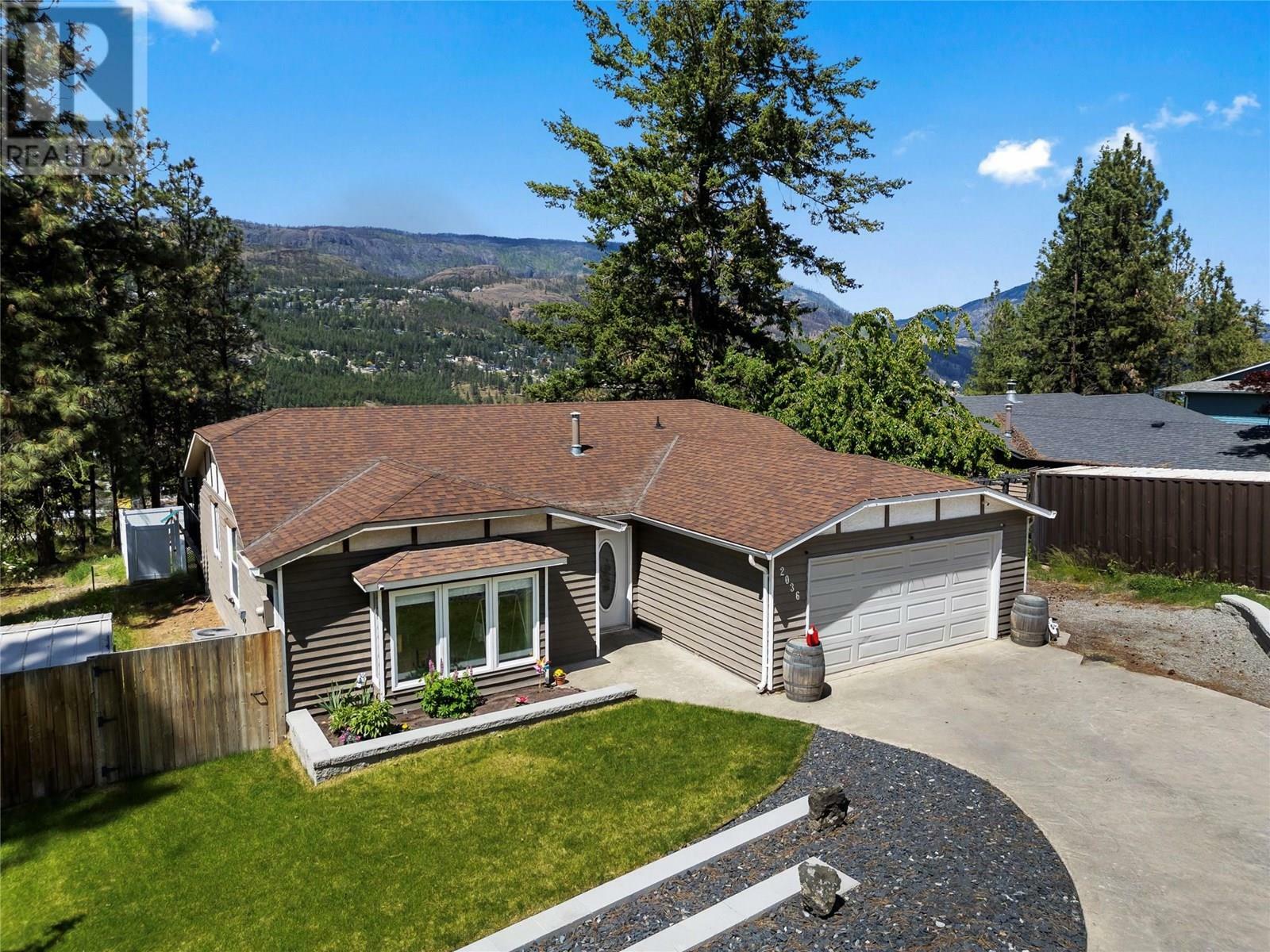 Property Photo: 2036 Tomat Avenue BC V1Z 3C5