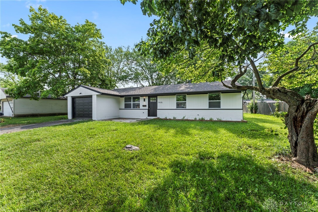 Property Photo: 7935 Stockbridge Drive OH 45424