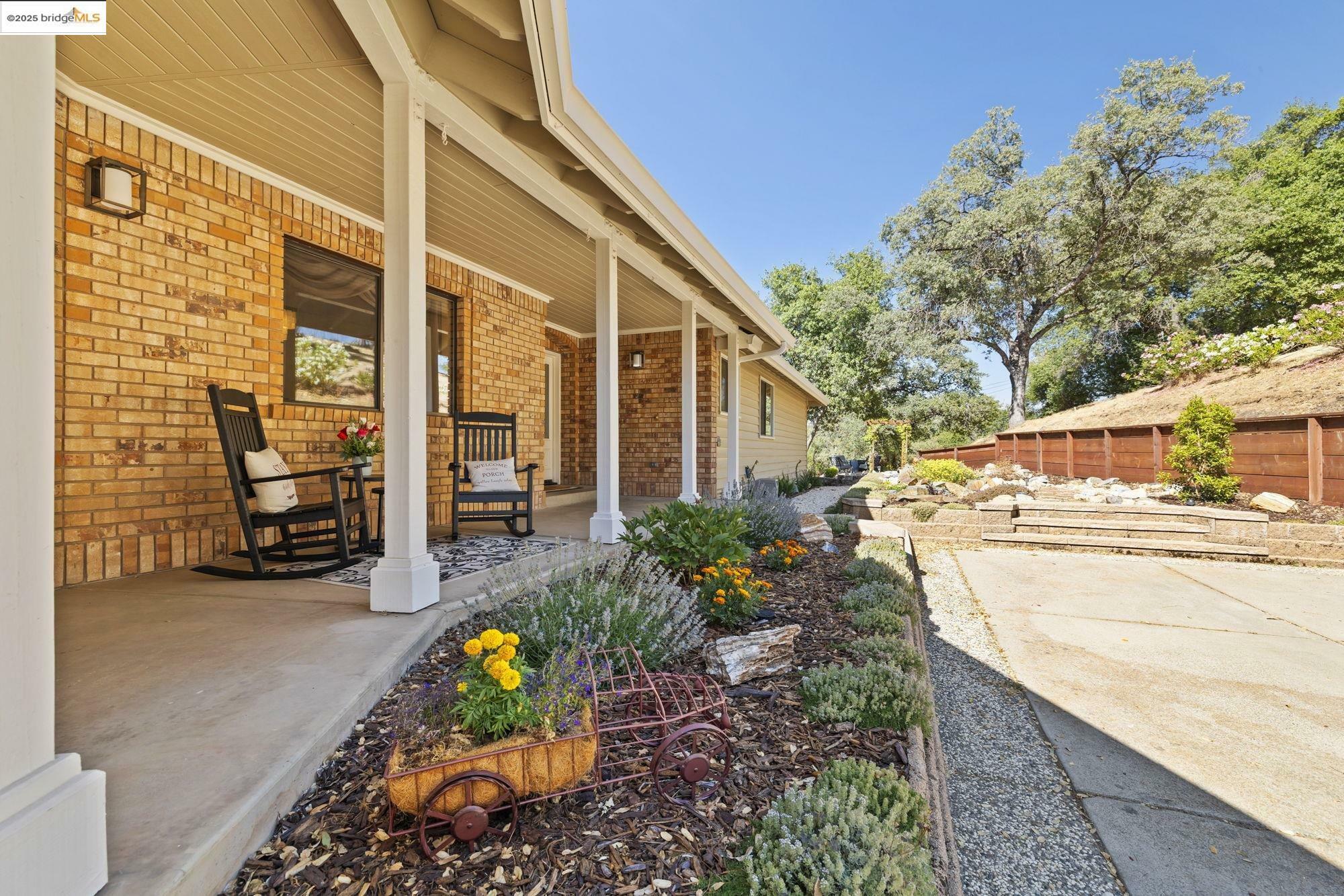 Property Photo: 16592 Parkridge Ave CA 95370