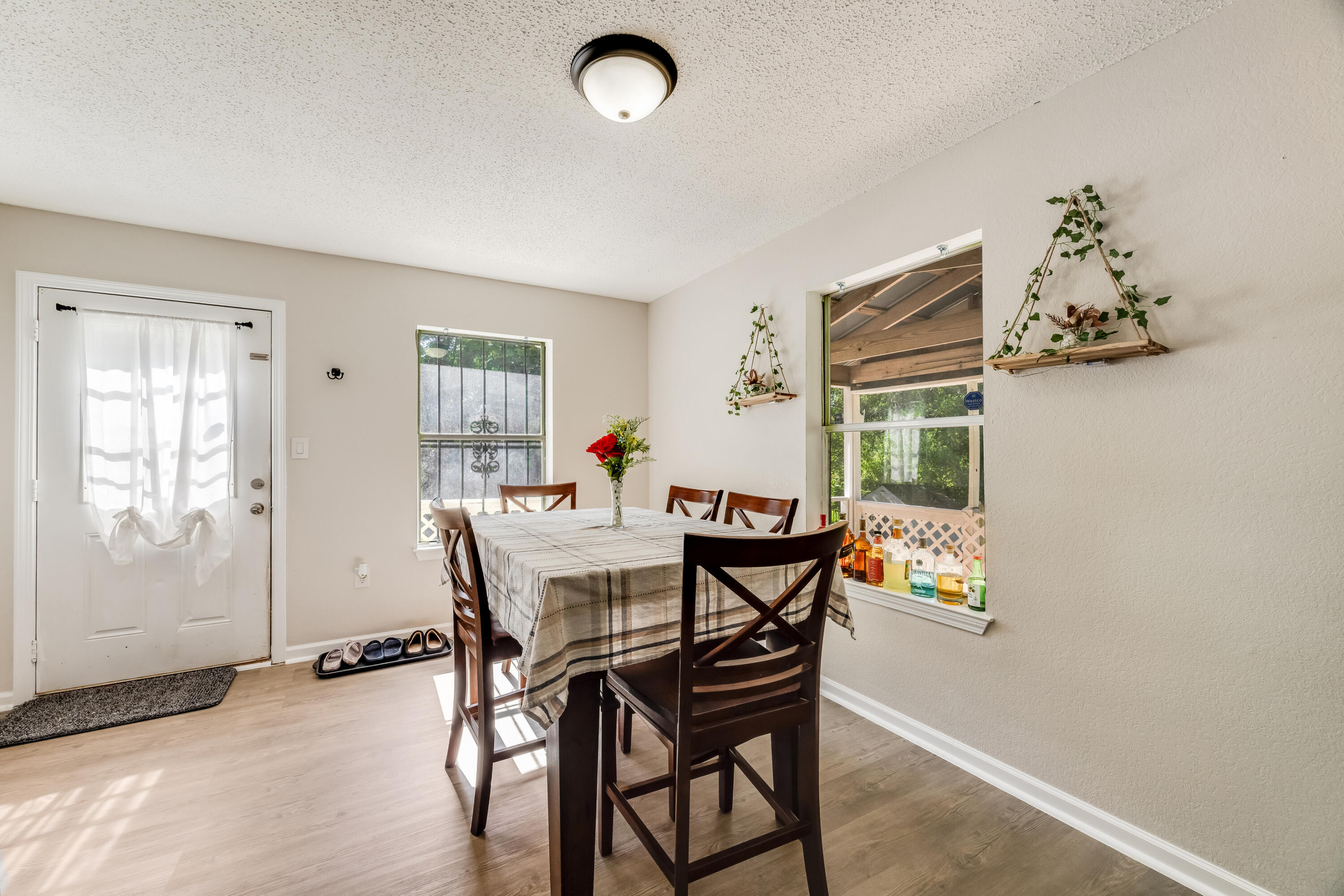 Property Photo: 965 B Street FL 32536