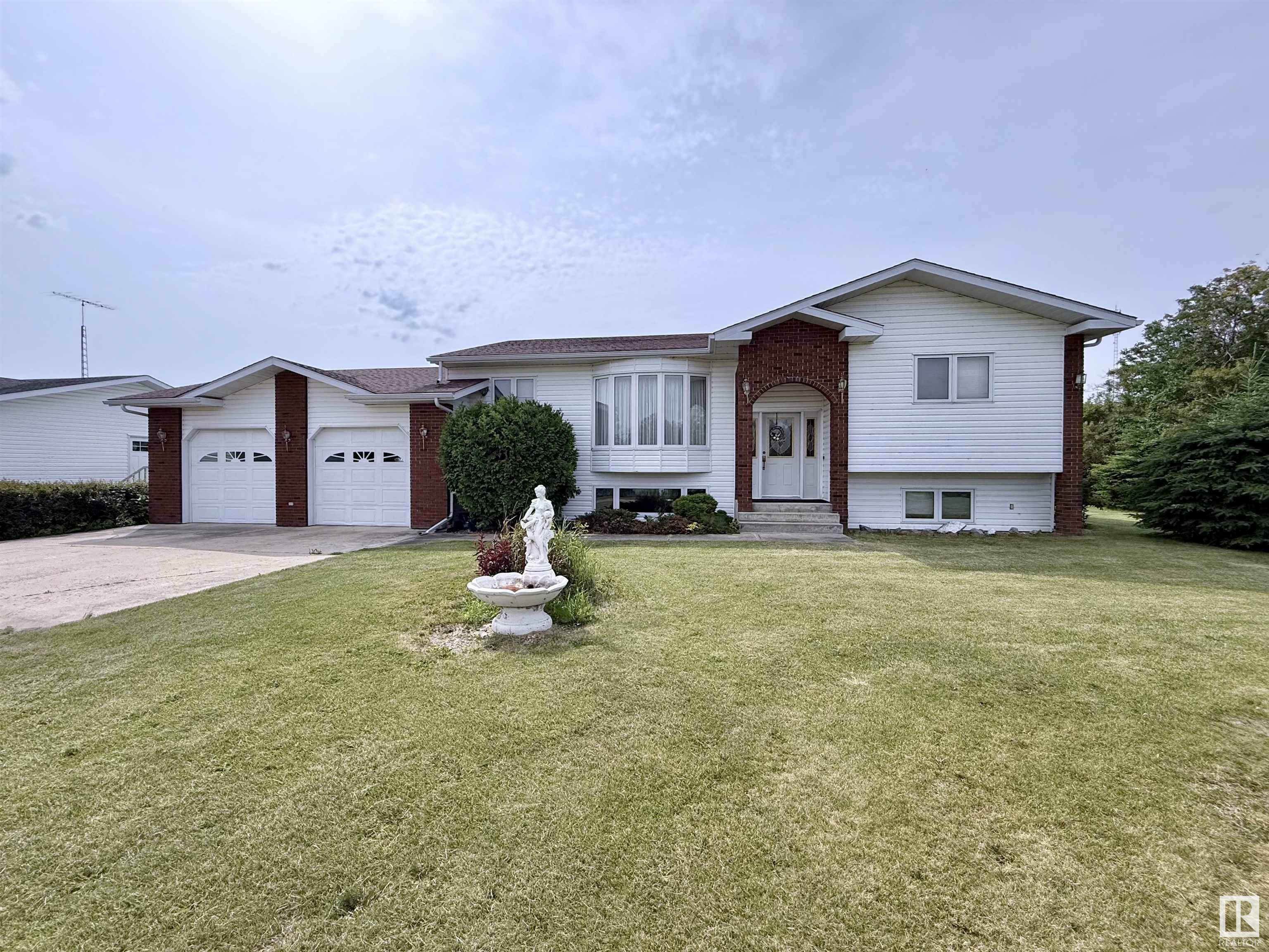 Property Photo: 3711 Railway Avenue AB T0A 2K0