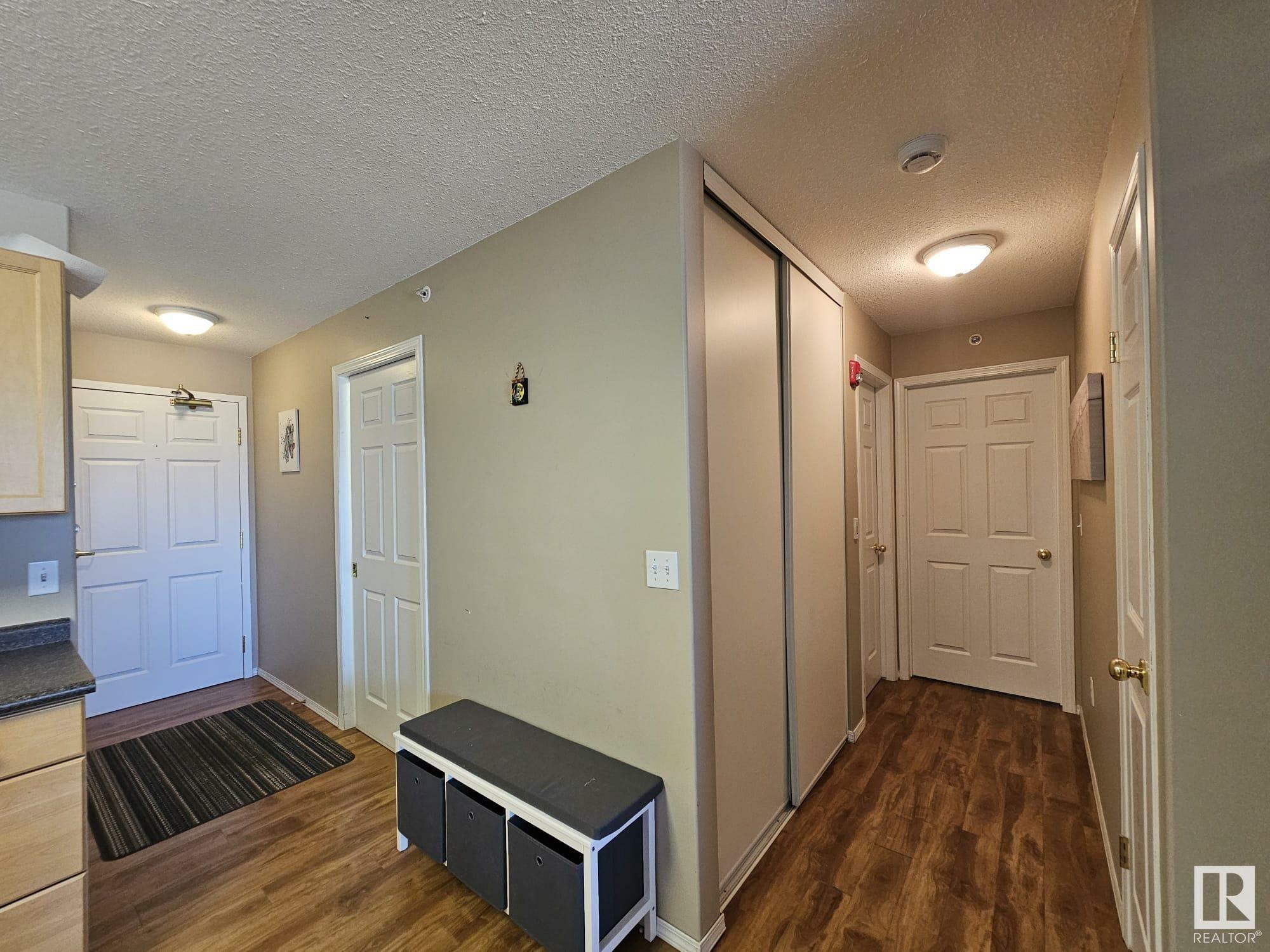 Photo de la propriété: 4900 54 Avenue 402 AB T7A 1V8