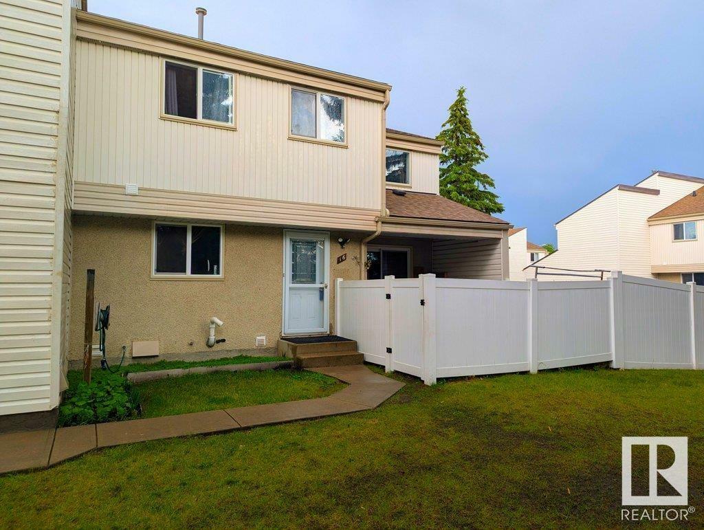 Photo de la propriété: 16 Woodvale Village NW AB T6L 1W4
