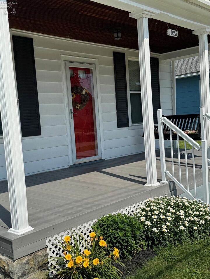 Property Photo:  1025 Jay Street  OH 44870 