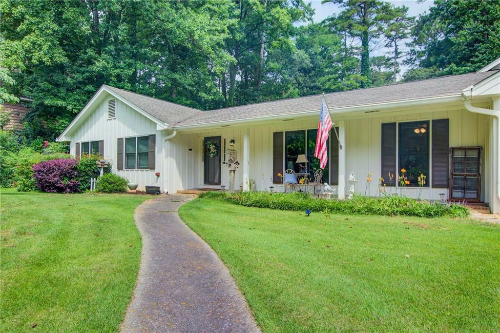 Property Photo: 2440 Weatherford Court GA 30068