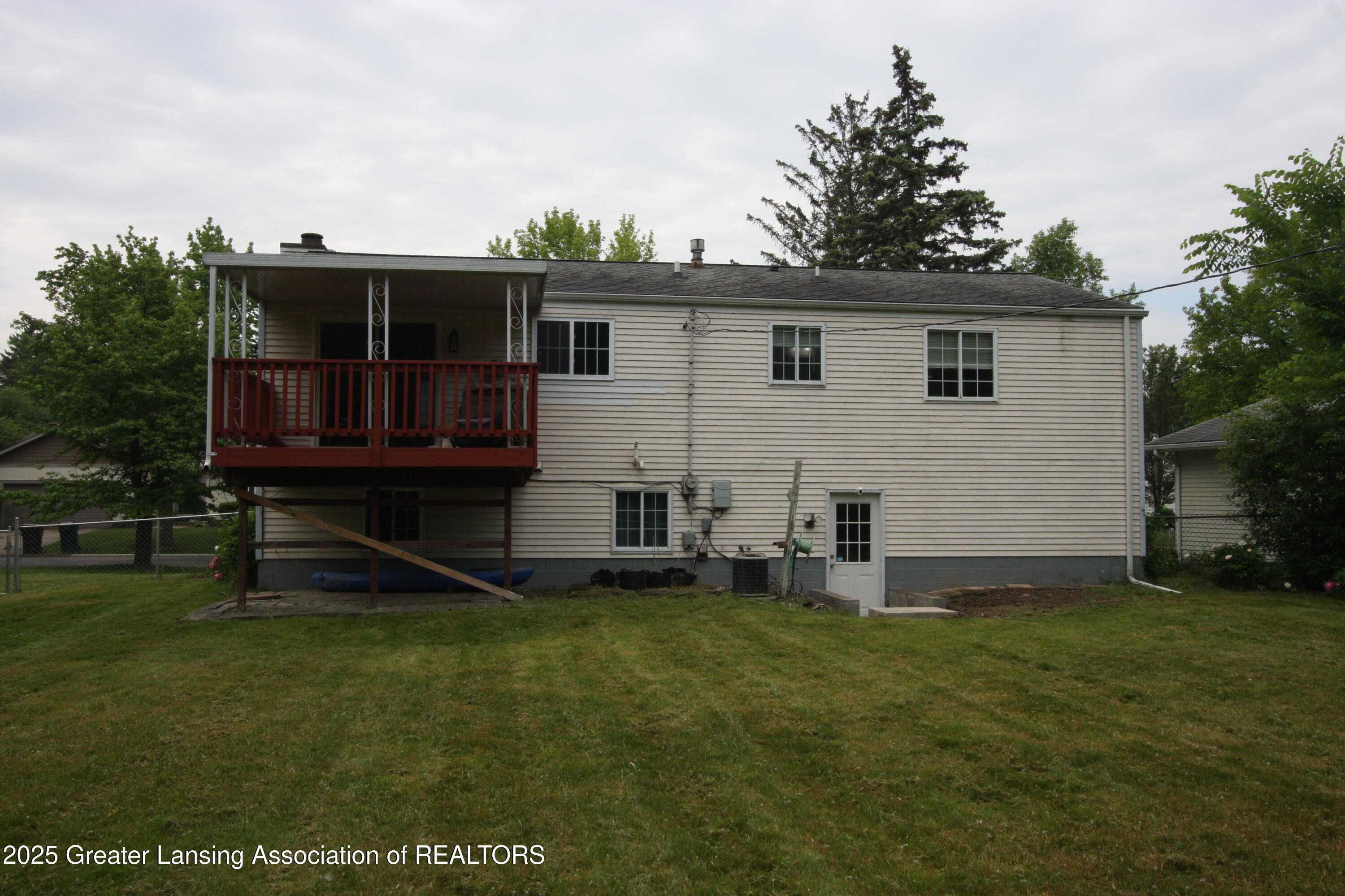 Property Photo: 3231 Stonewood Drive MI 48912