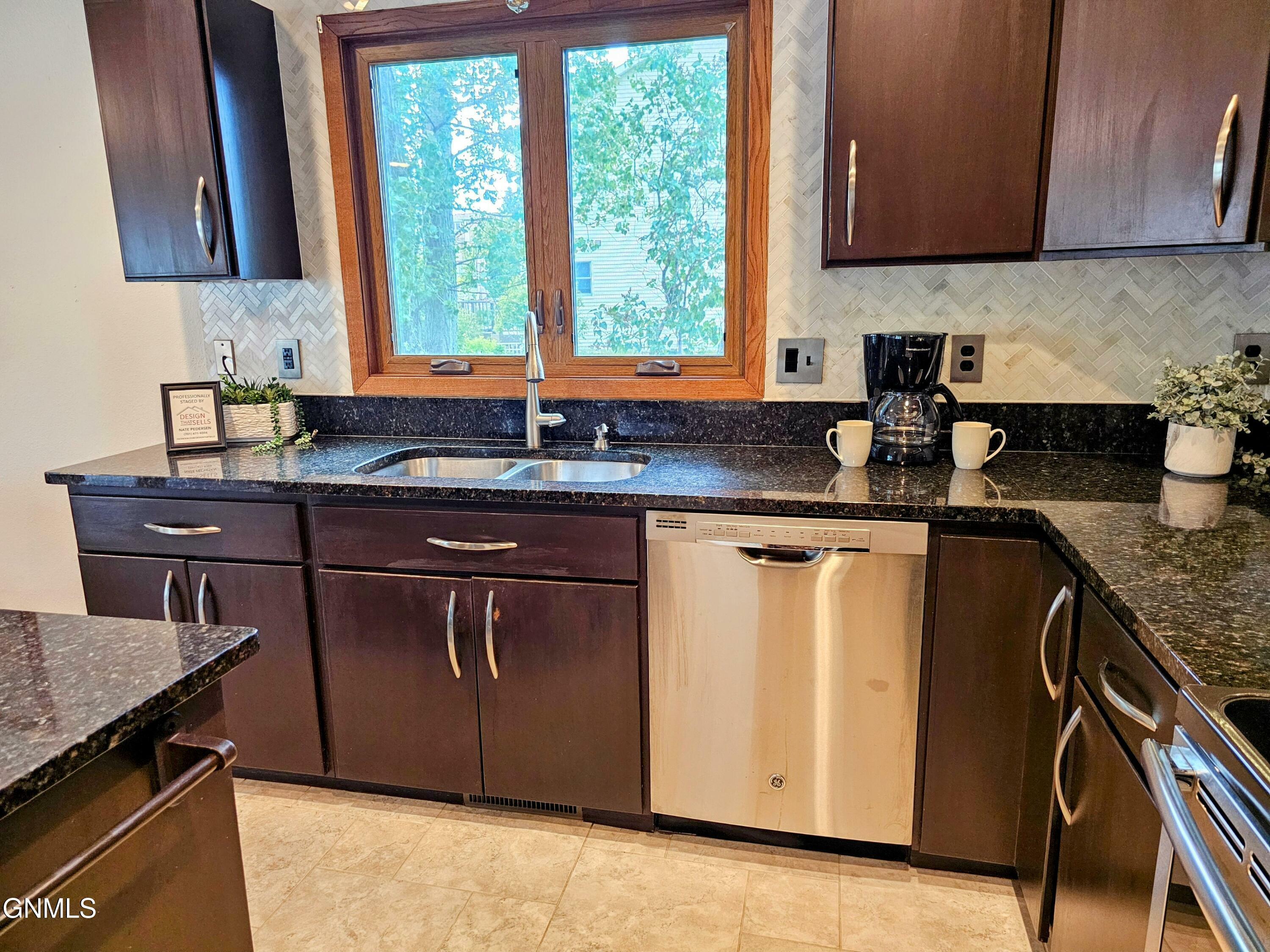 Property Photo:  715 Paulsen Drive NW  ND 58554 