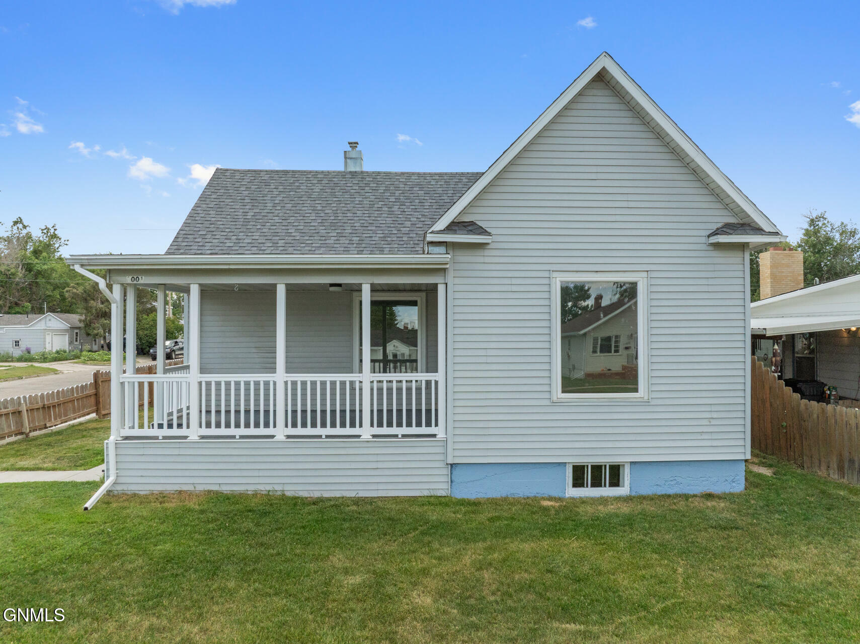 Property Photo: 1001 5th Avenue W ND 58801