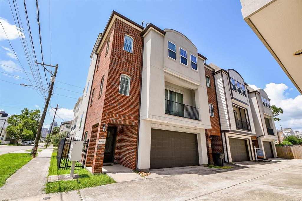 Property Photo: 1909 Hickory Street TX 77007