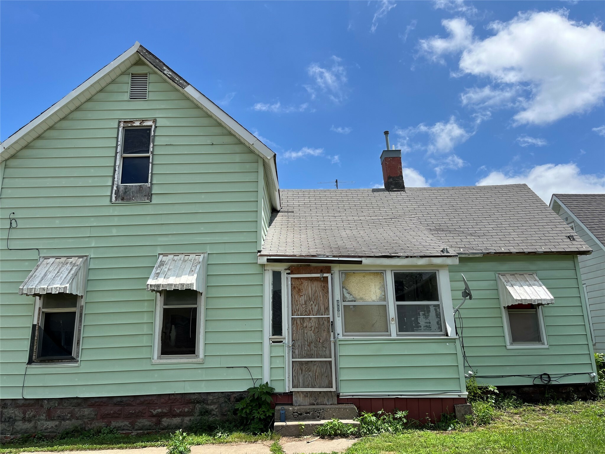 Property Photo: 409 N 3rd Avenue IA 50158