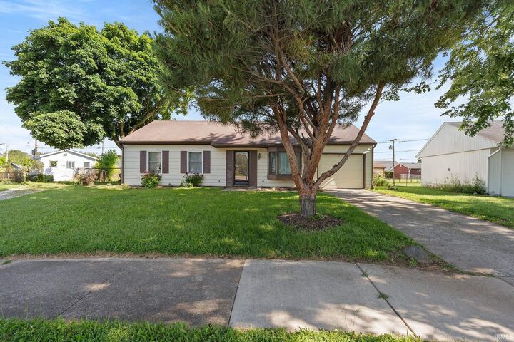 415 Grapevine Lane  Fort Wayne IN 46825-3631 photo