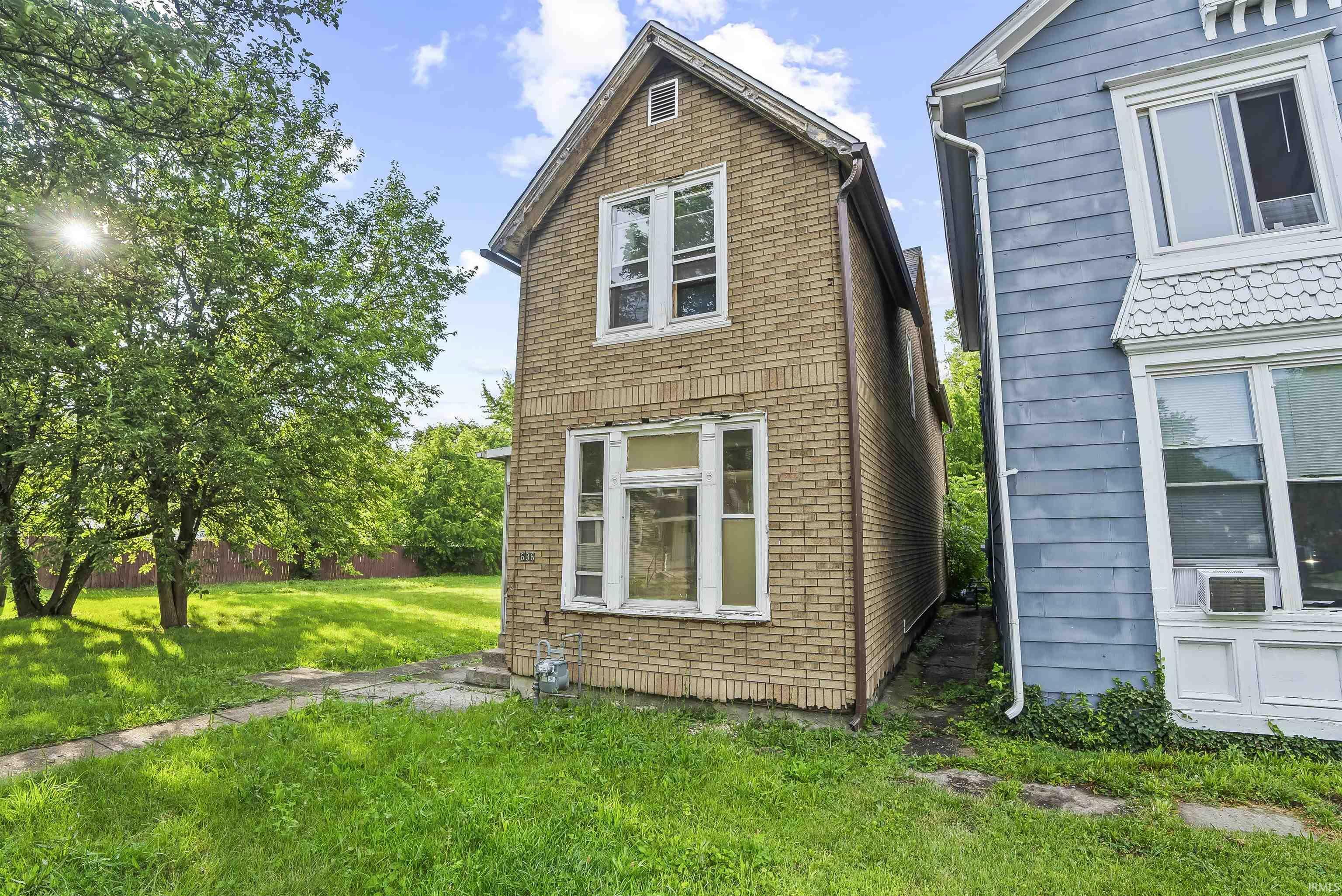 Property Photo: 636 W Creighton Avenue IN 46807-1207