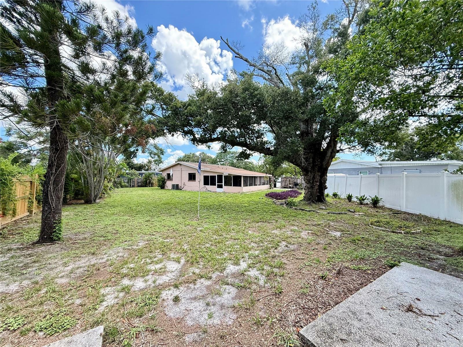 Property Photo:  6285 52nd Court N  FL 33709 