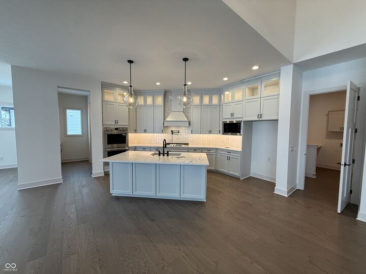 Property Photo:  1439 Chatham Hills Boulevard  IN 46074 