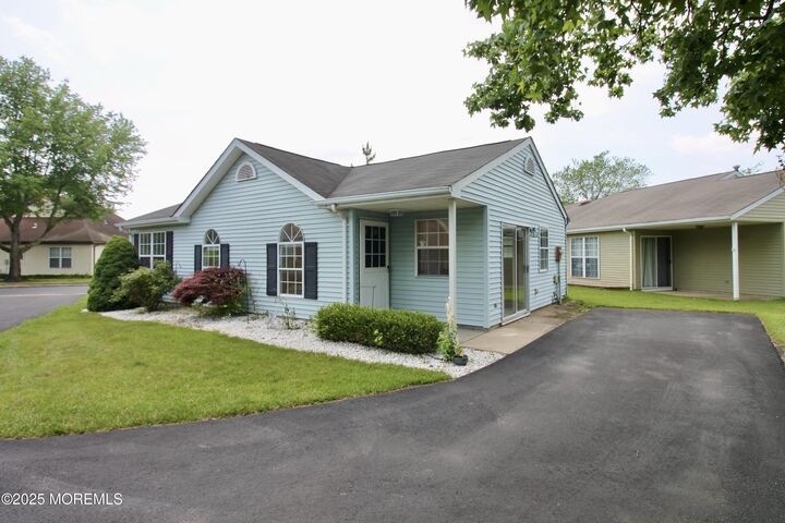 Property Photo:  32 Carnaby Close  NJ 07728 