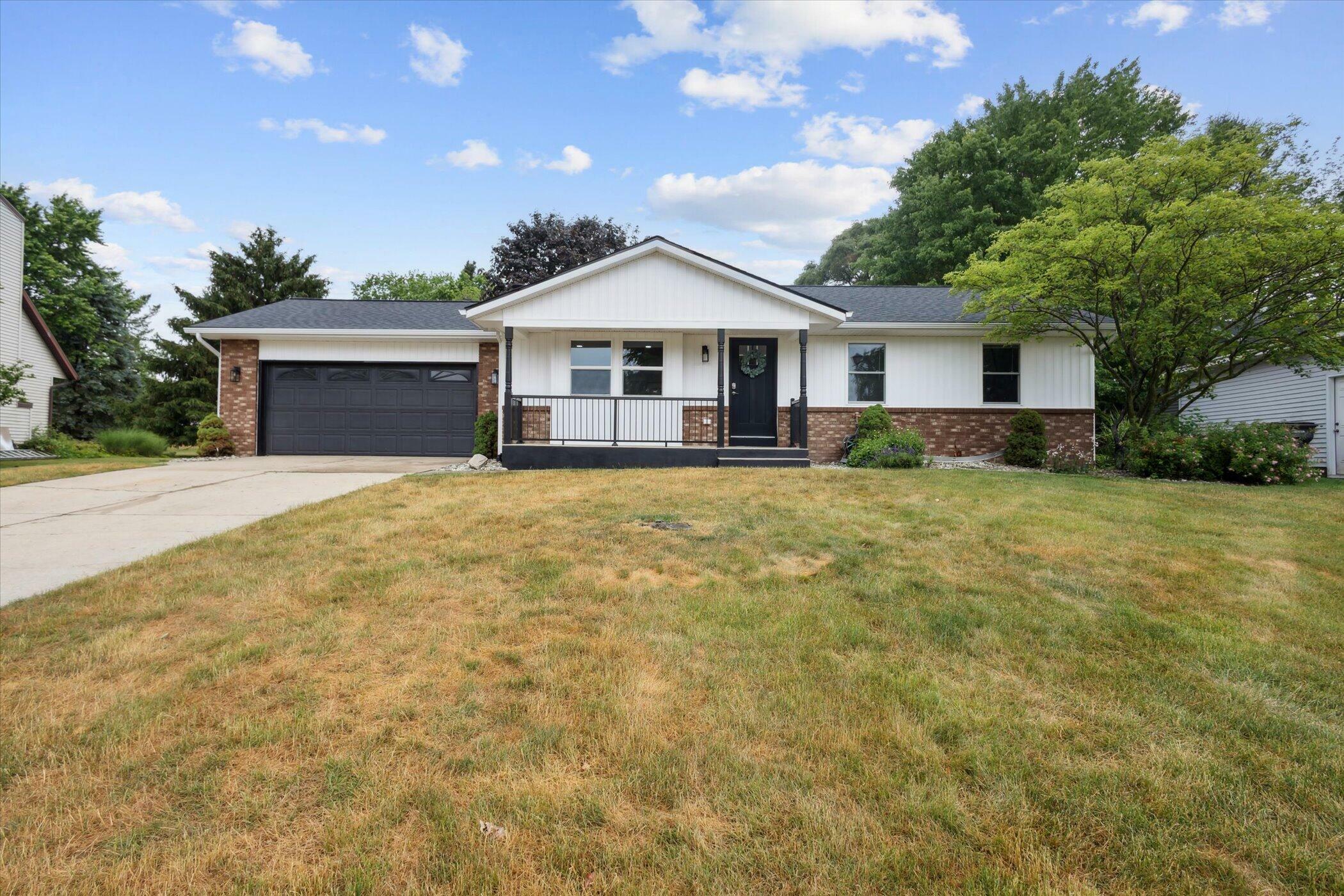 1805 Forest Lake Drive SE  Grand Rapids MI 49546 photo