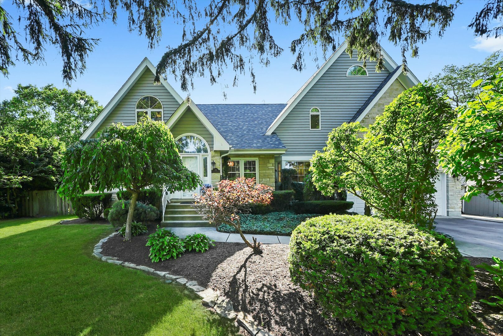 324 N Wilmette Avenue  Westmont IL 60559 photo