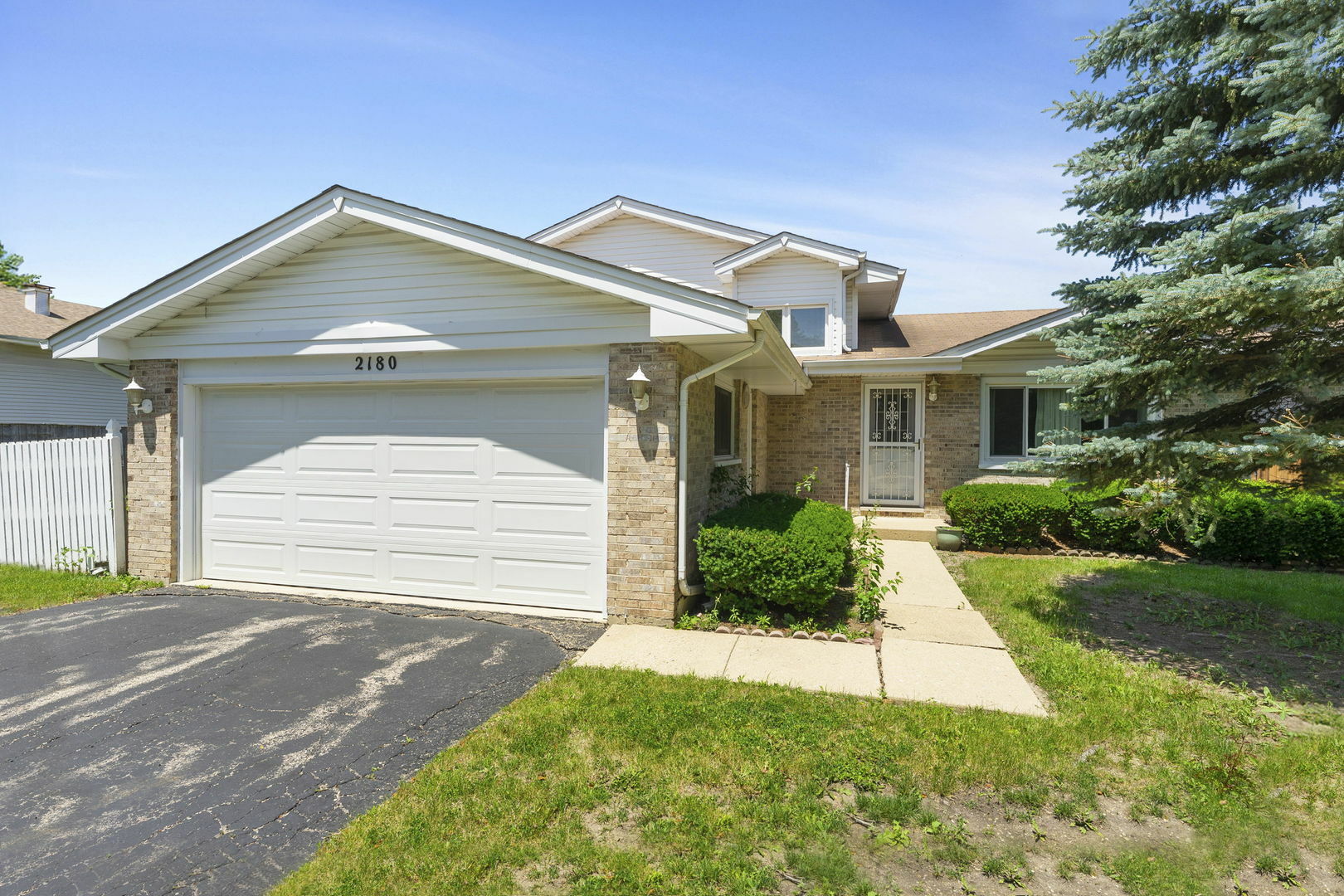 Property Photo:  2180 Newport Circle  IL 60133 