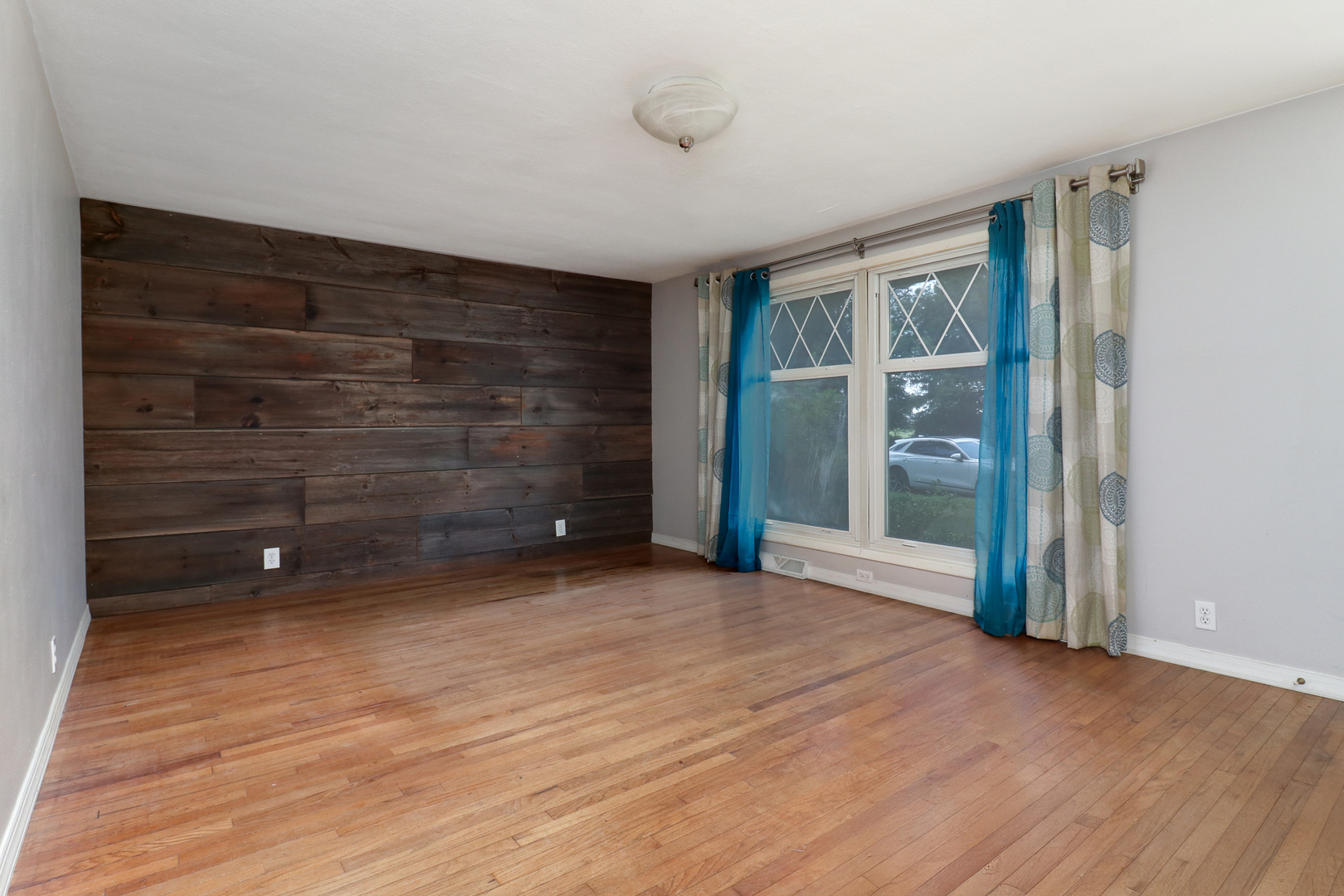 Property Photo: 325 W Poplar Street S IL 61745