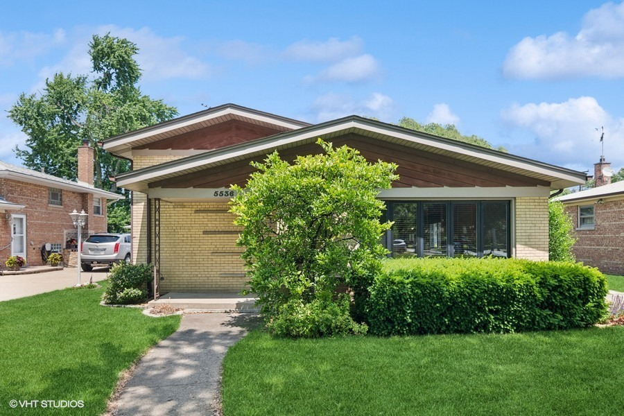 Property Photo: 5536 W 99th Place IL 60453