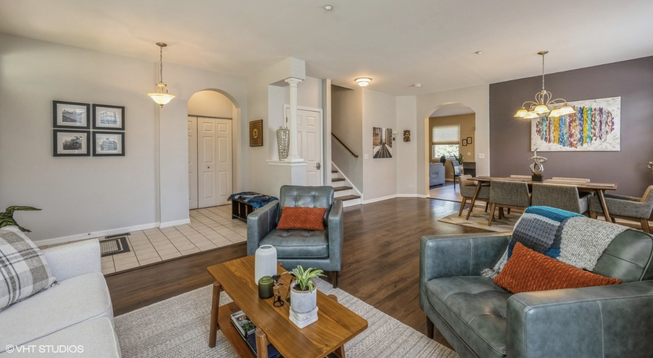 Property Photo: 2140 Colchester Court IL 60192