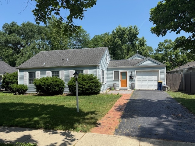 Property Photo: 1435 Sycamore Lane IL 60062