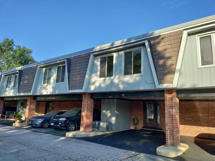 19 Cour Saint Tropez Court 19  Palos Hills IL 60465 photo