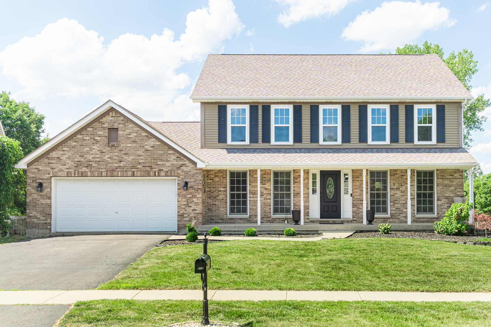 Property Photo: 117 Devonshire Drive IL 60115