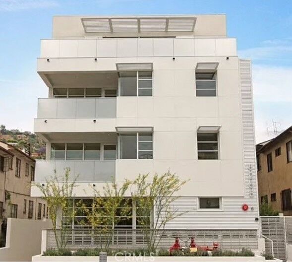 8265 Fountain Avenue 302  Los Angeles CA 90046 photo
