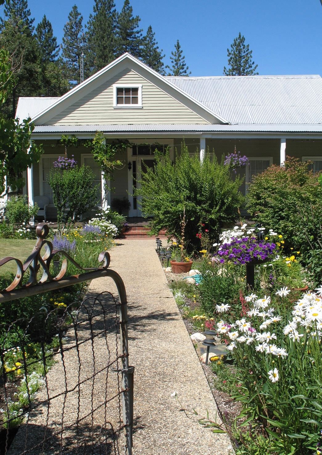 Property Photo:  977 Sacramento Street  CA 95714 