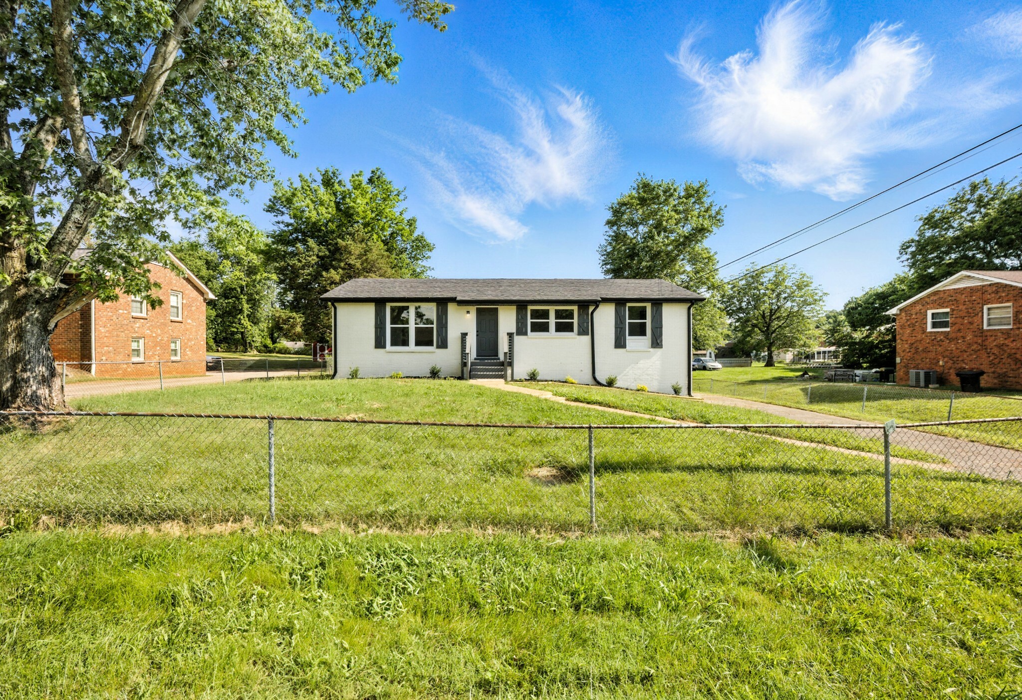 Property Photo: 404 Lisle Dr TN 37042