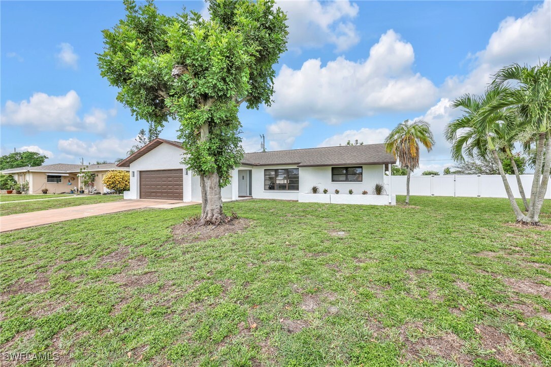 Property Photo: 1506 SE 42nd Street FL 33904