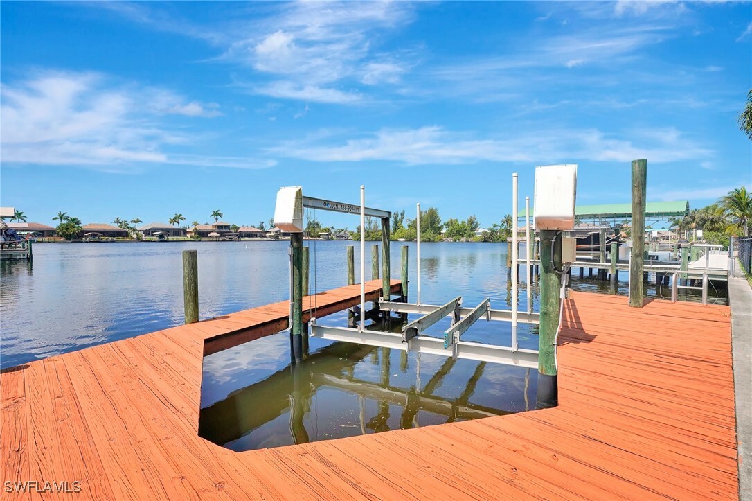 Property Photo:  3206 SW 4th Lane  FL 33991 