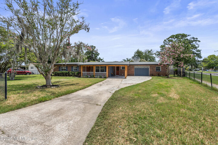 Property Photo:  11203 Emuness Road  FL 32218 